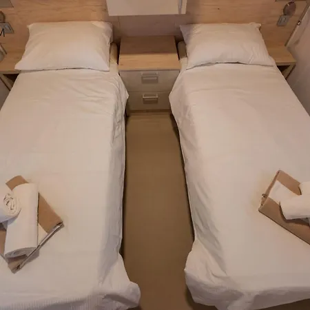 Feriehus Charming Two-bedroom Mobile Homes