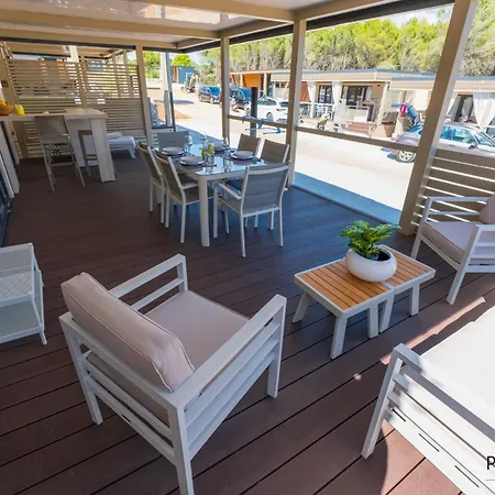 Charming Two-bedroom Mobile Homes Drage
