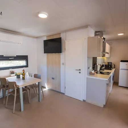 Feriehus Charming Two-bedroom Mobile Homes Drage